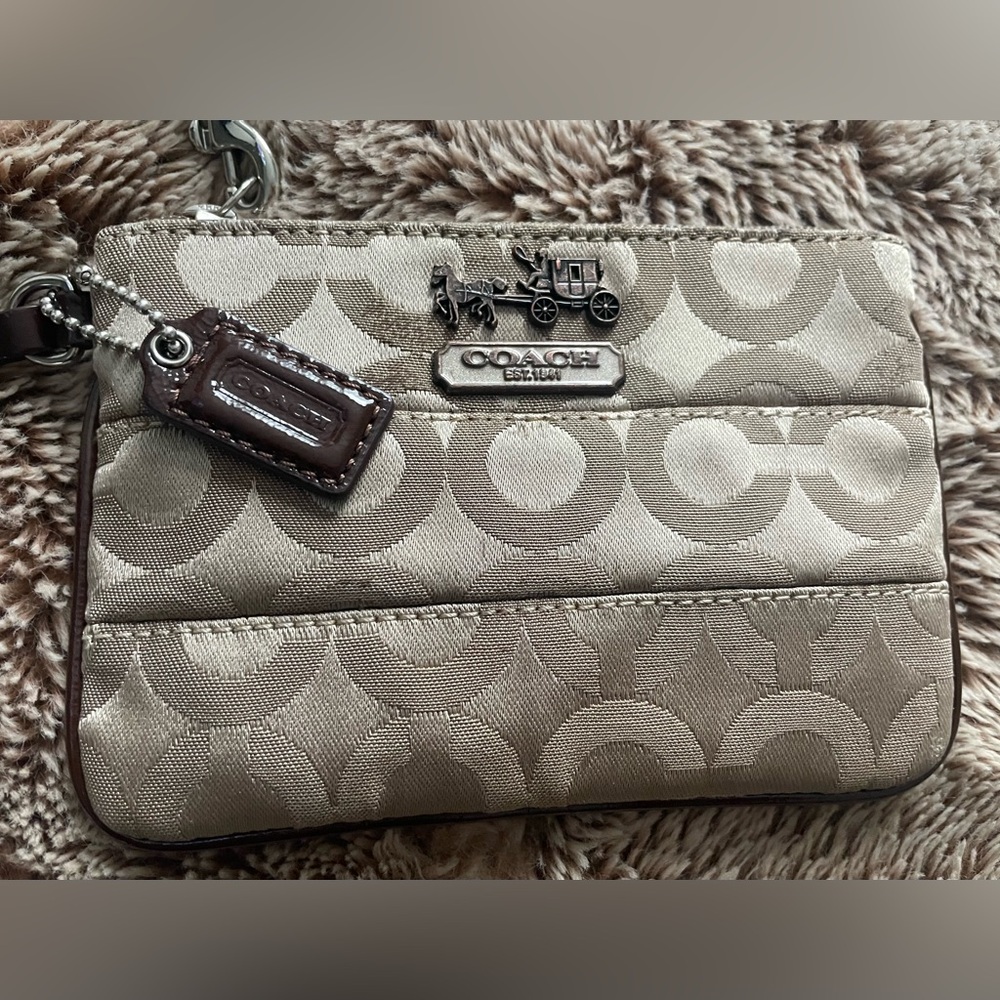 Coach Tan Wristlet with Signature Design🤎!!